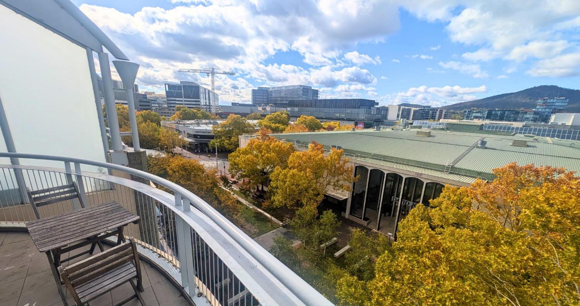Dana-Central Apartment With Mount Ainslie Views Canberra Esterno foto