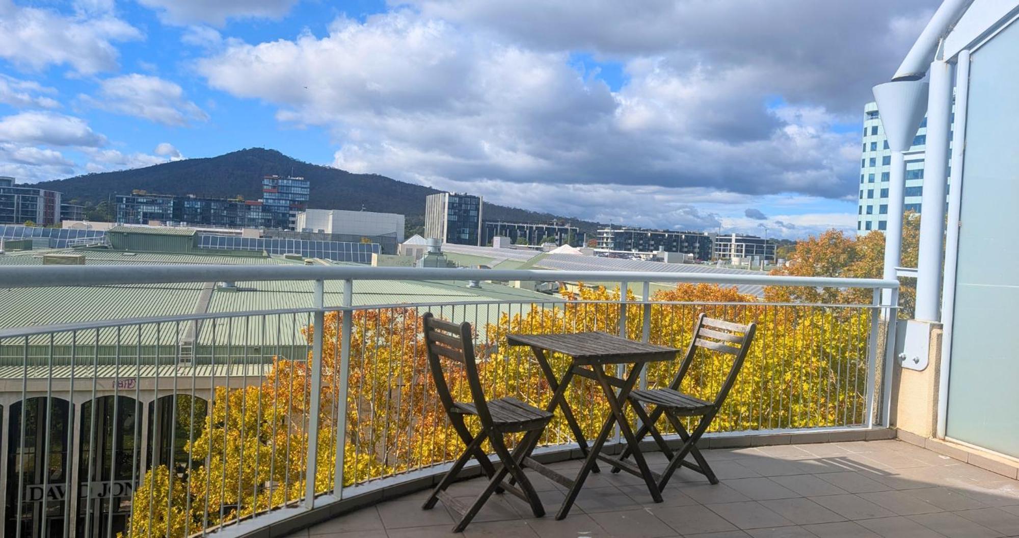 Dana-Central Apartment With Mount Ainslie Views Canberra Esterno foto